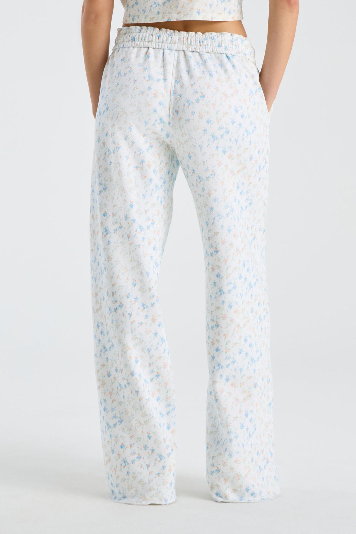 Ilyra sweatpants, light blue speckle print with elastic waistband and relaxed wide fit
