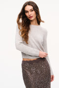 Light heather gray fitted cashmere pullover with crew neck and long sleeves
