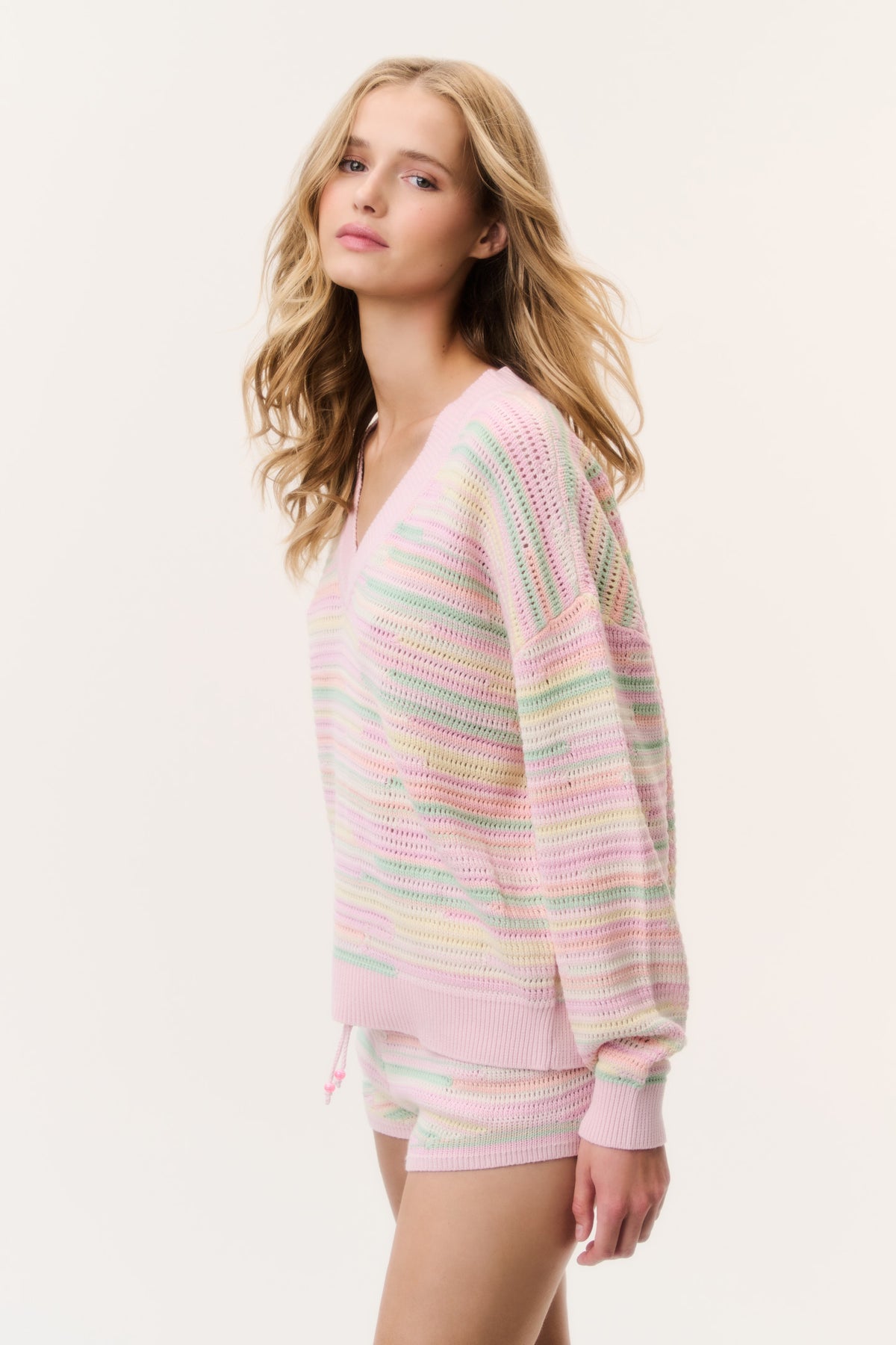 Pastel striped crochet pullover, long sleeves with ribbed cuffs, V-neck