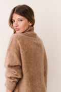 Brown cashmere turtleneck sweater with long sleeves and ribbed neck