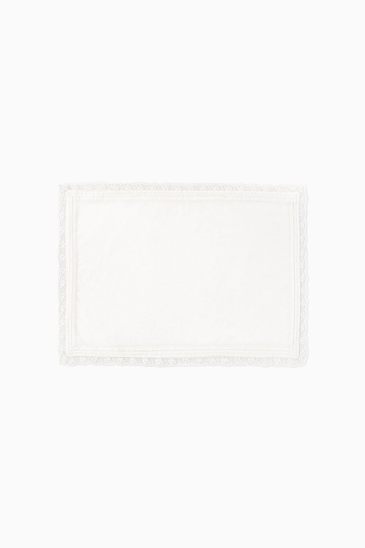 Victorian place mats in white, rectangular with ornate lace border