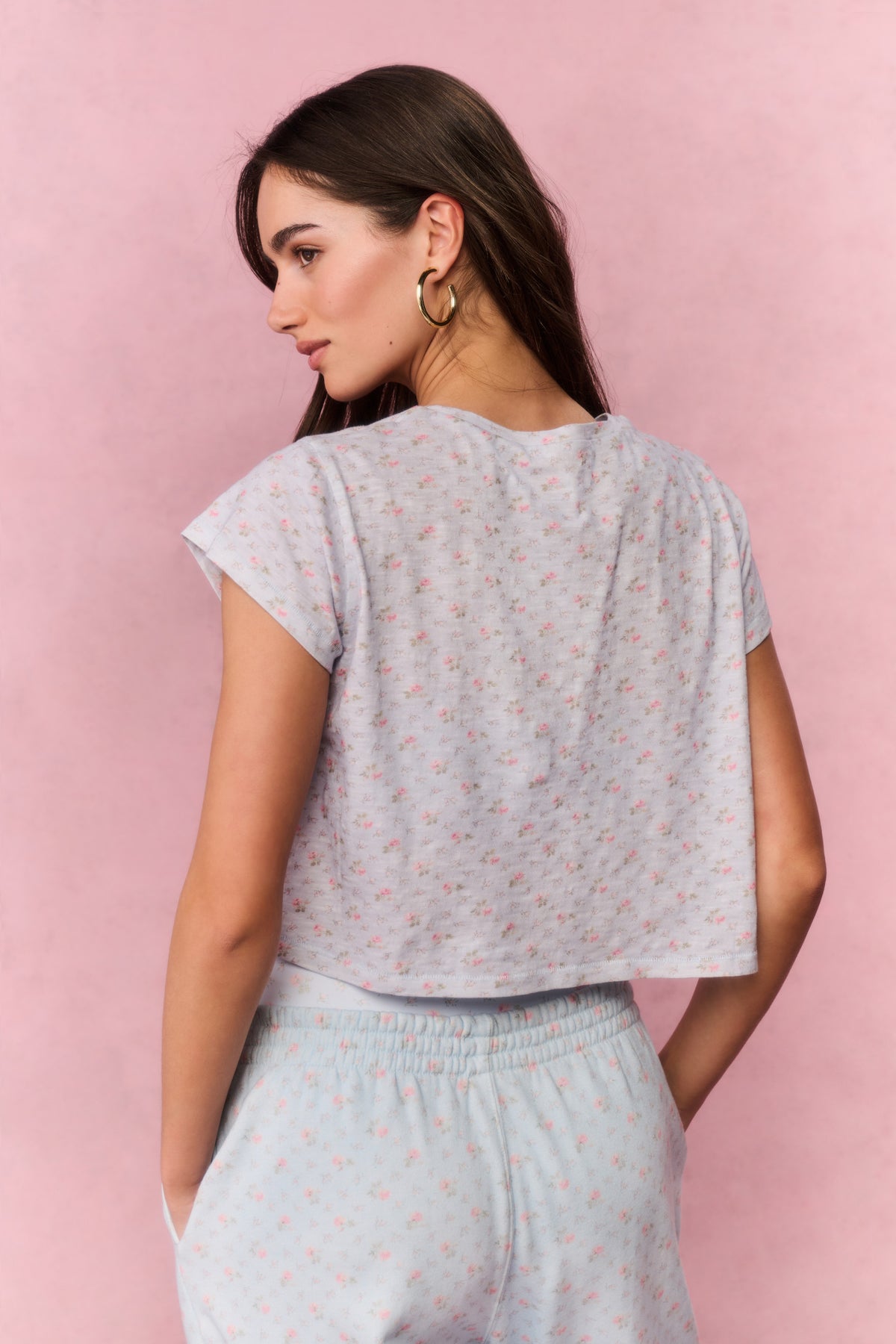 Light gray cropped tee with small scatter print, back view and short sleeves
