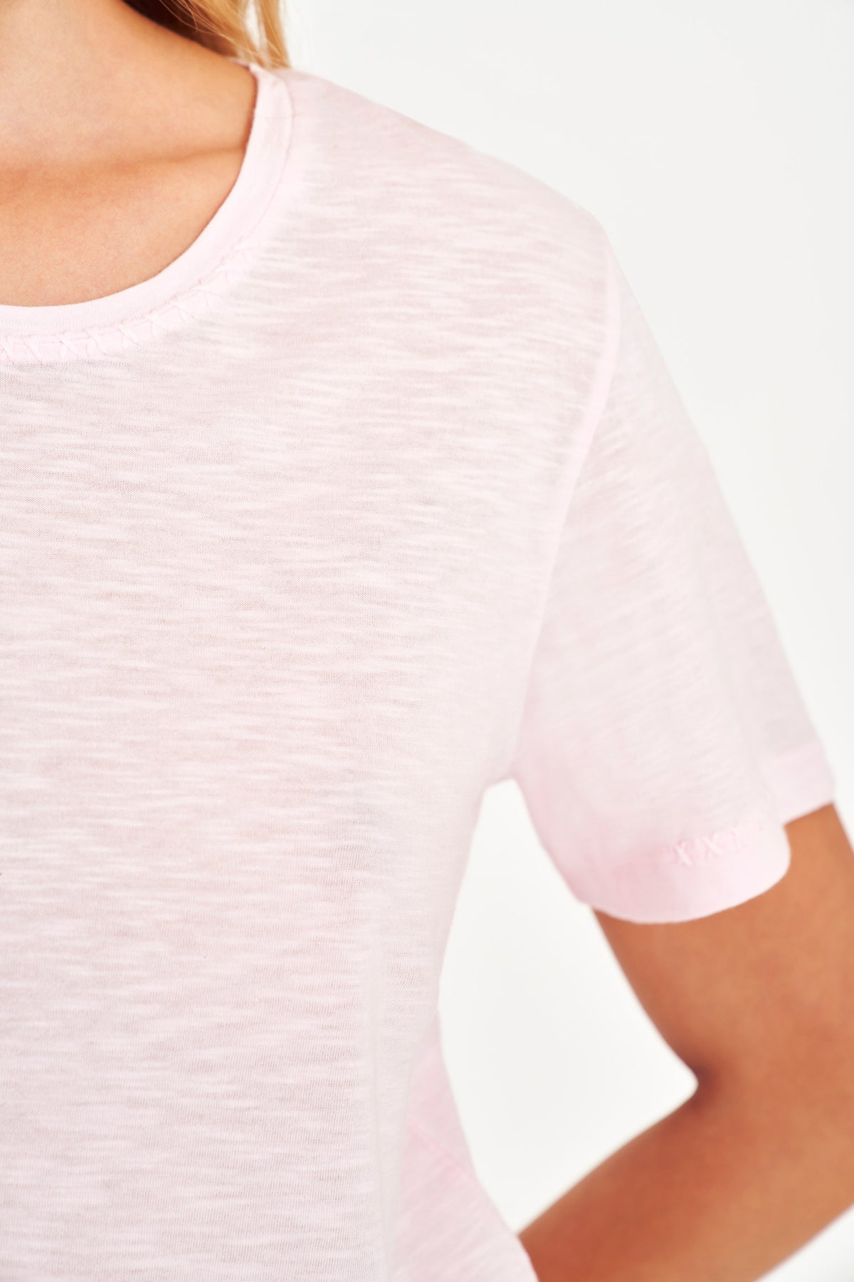 Calix cotton tee in light pink, crew neck short sleeves close-up