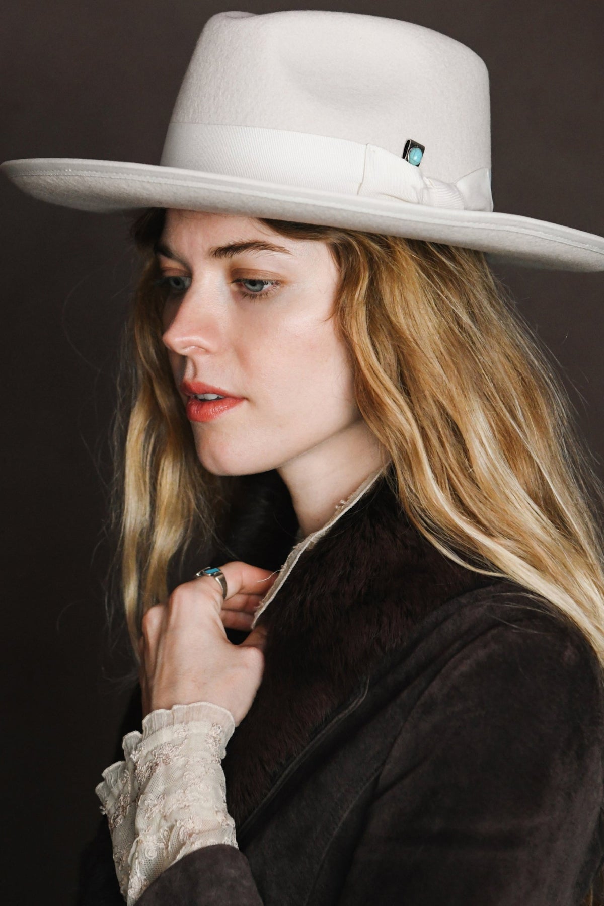 Wyeth Boone linen wide-brim hat, white crown with band and small side charm
