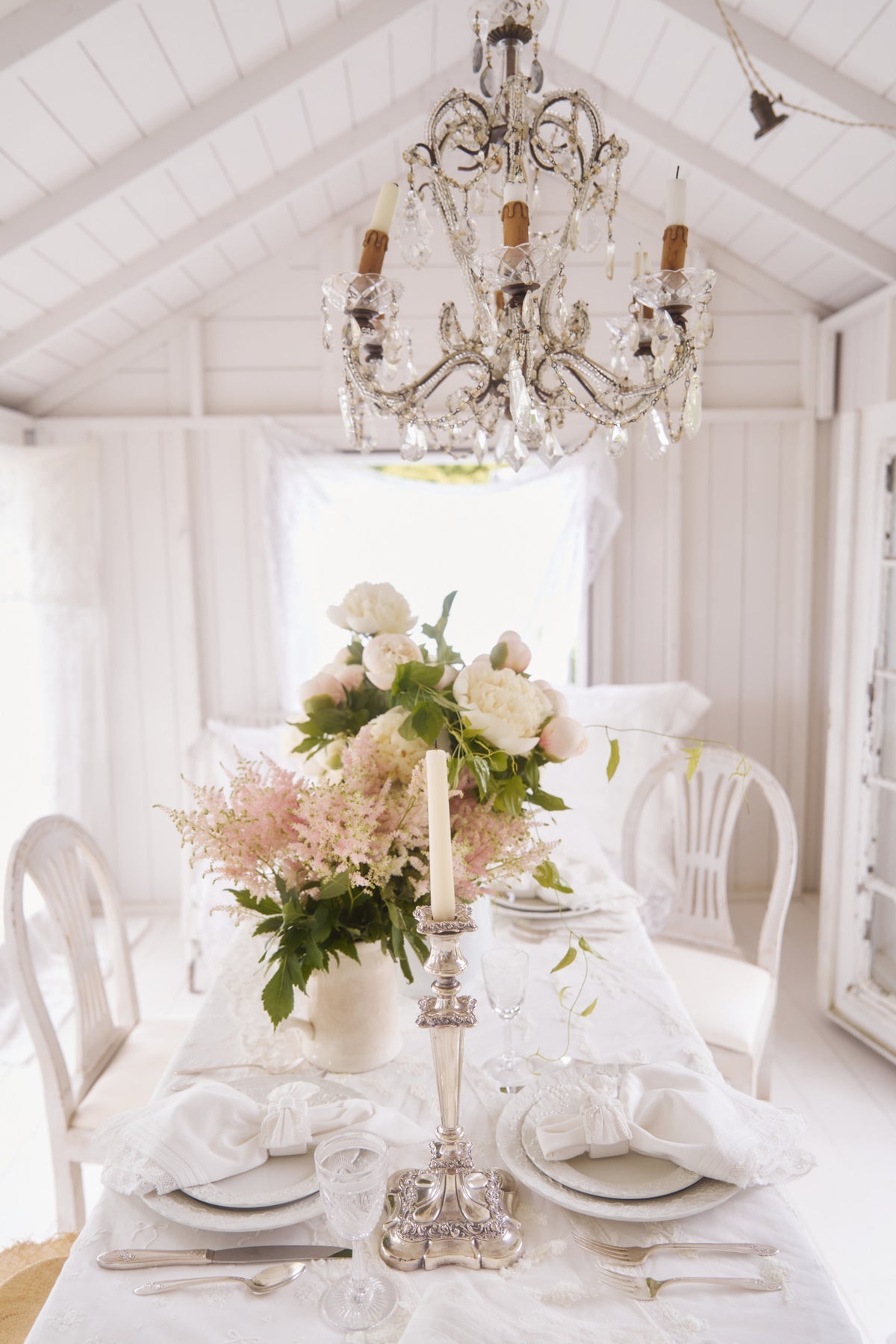 White tablecloth with ruffled edge and intricate lace trim