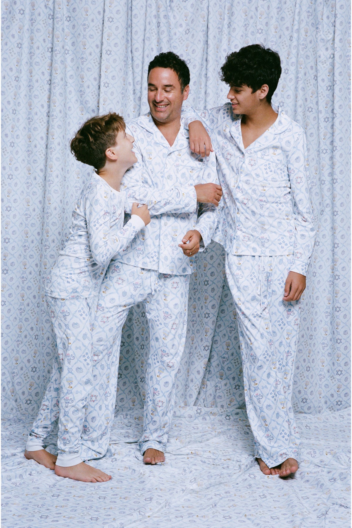 Men's blue patterned long-sleeve pajamas, button-front shirt and matching pants
