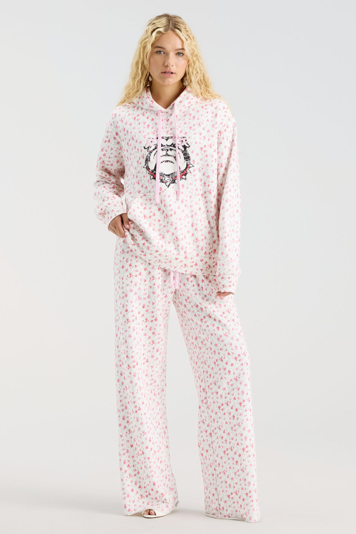 Cream floral-print sweatpants with drawstring hoodless lounge style and wide legs