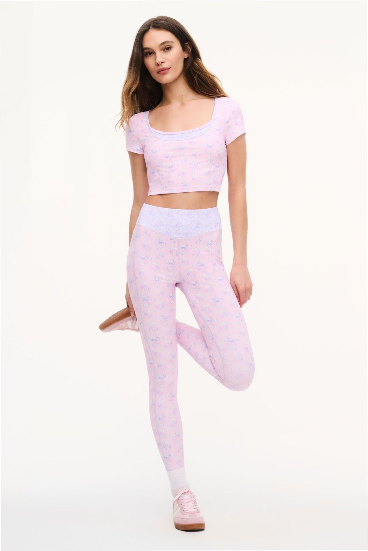 Light mauve mixed-print leggings with elastic waistband, full-length, side pose