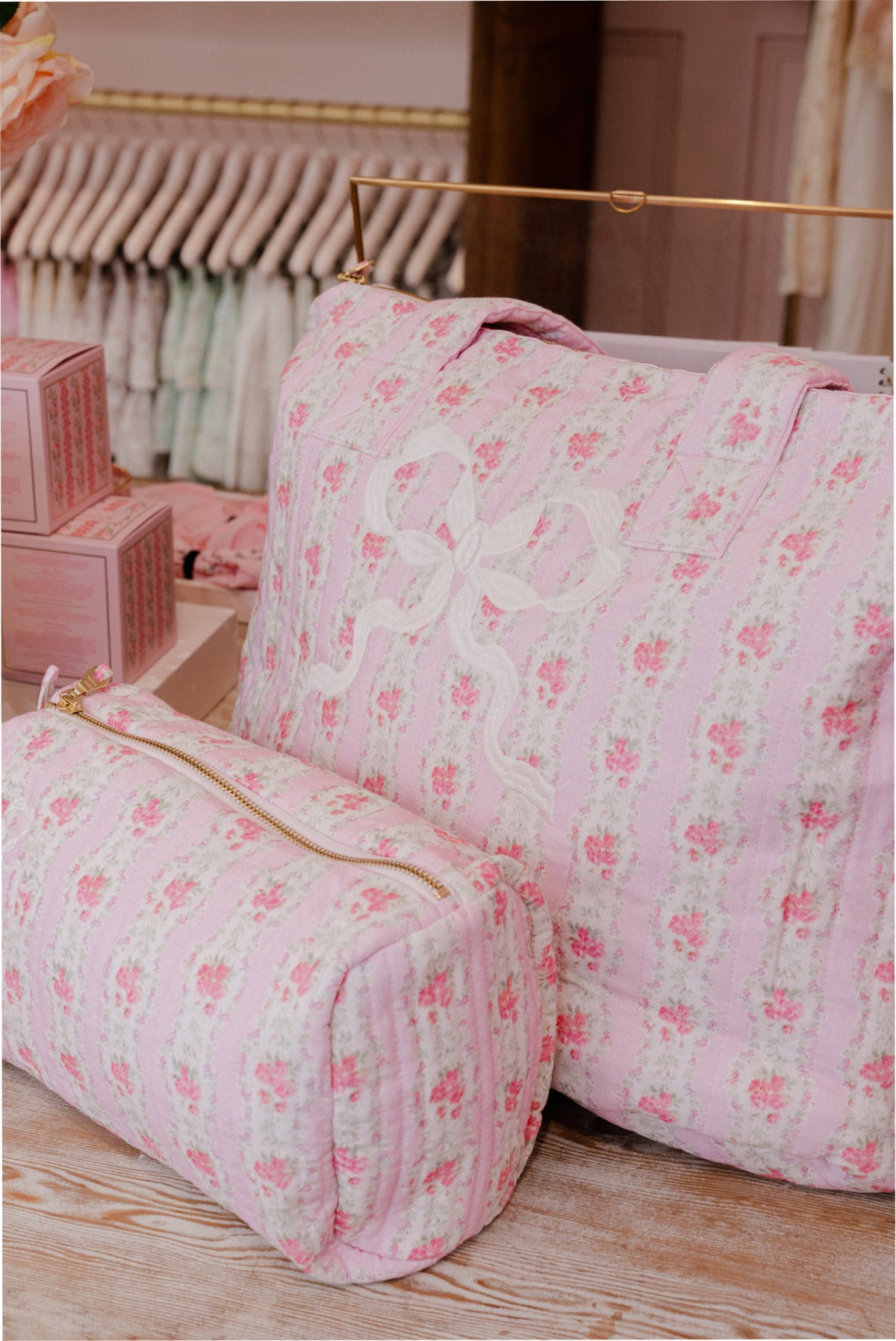 Quilted cotton tote bag, light pink floral print, wide straps and rounded base