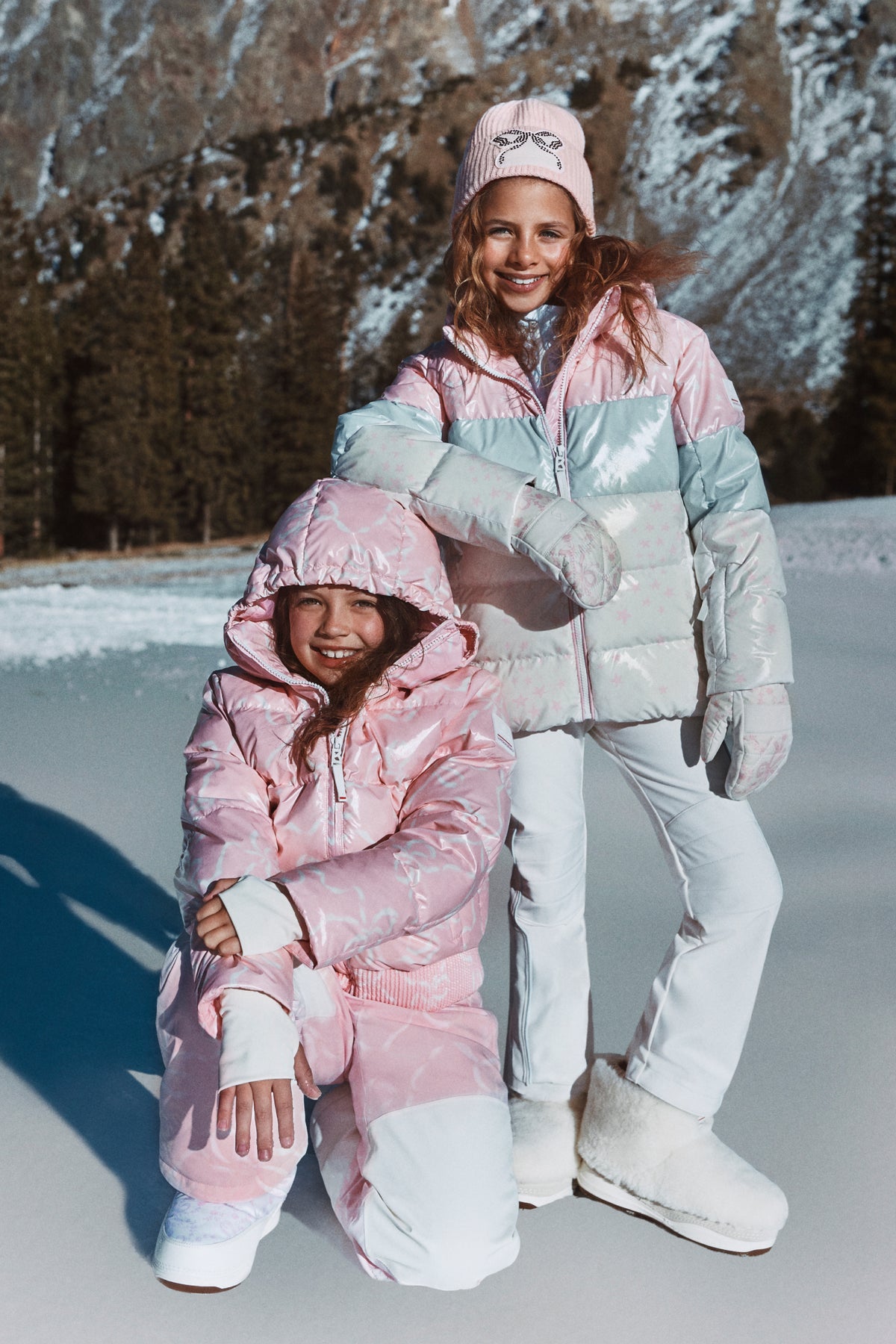 Girls' light ski pants with stitched panels and zipped lower cuffs